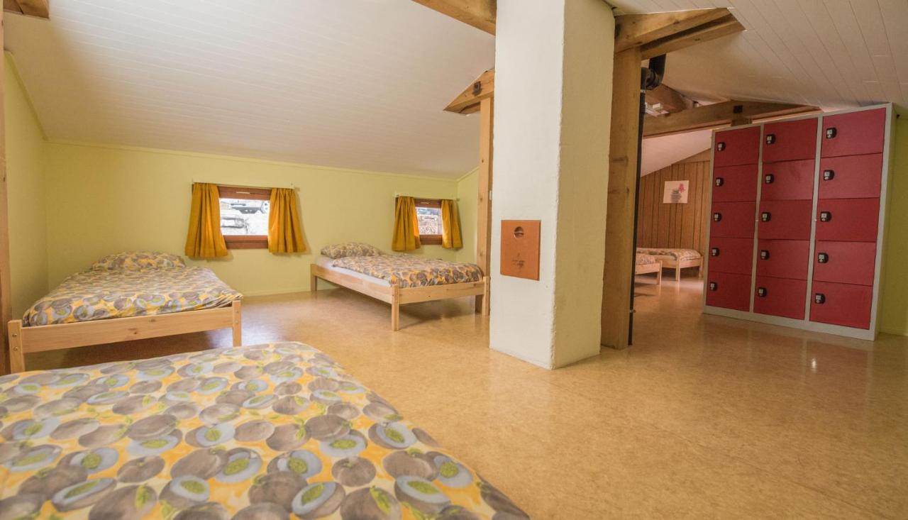Schutzenbach Backpackers For Adults 18-35 Vandrarhem Lauterbrunnen Exteriör bild